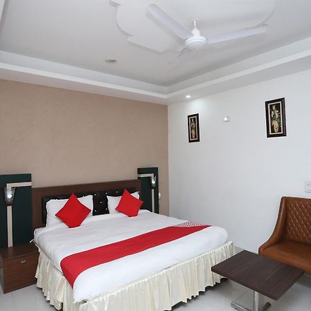 Super Capital O Levanti Near Aravali Biodiversity Park 구르가온 외부 사진