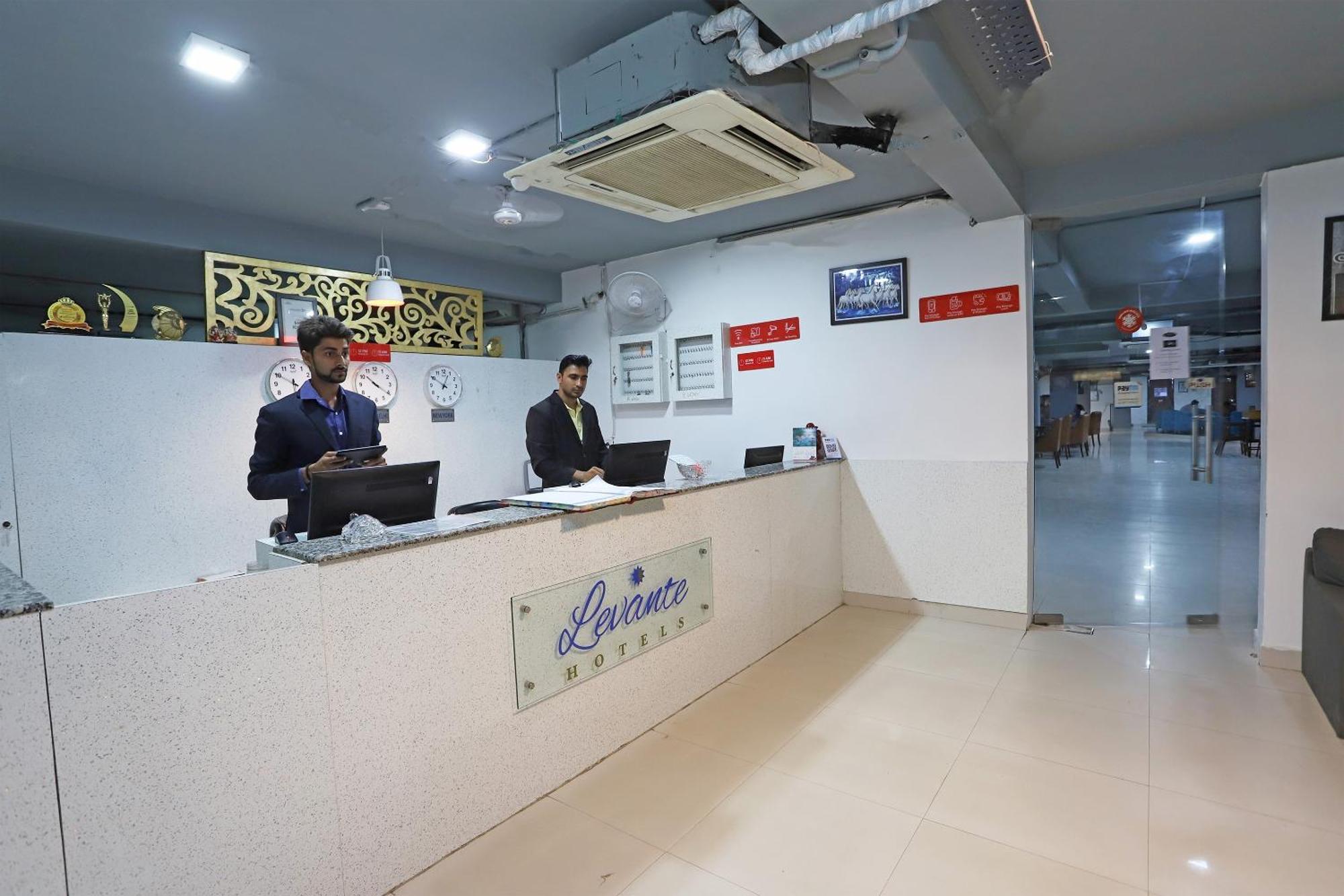 Super Capital O Levanti Near Aravali Biodiversity Park 구르가온 외부 사진