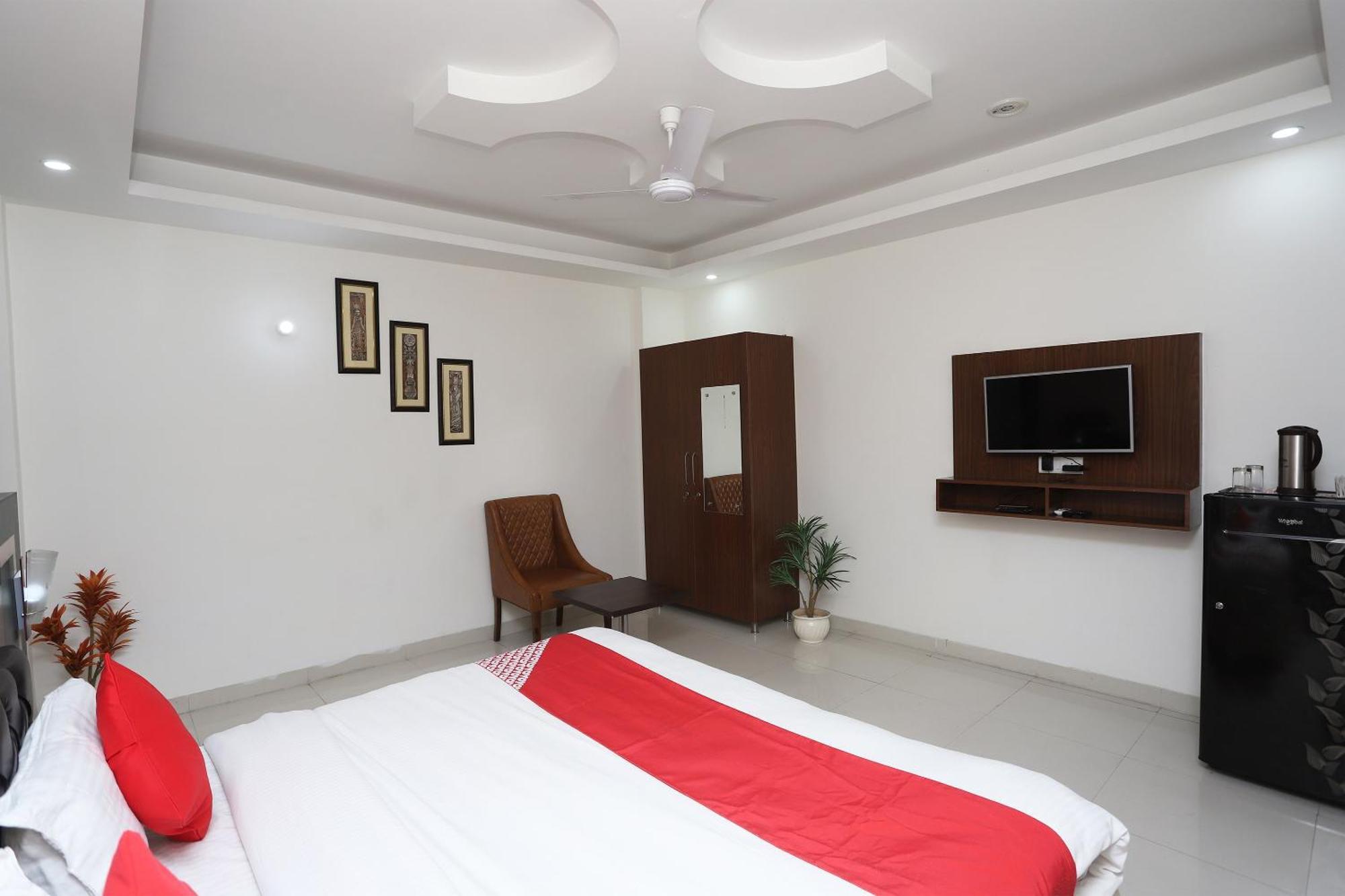 Super Capital O Levanti Near Aravali Biodiversity Park 구르가온 외부 사진