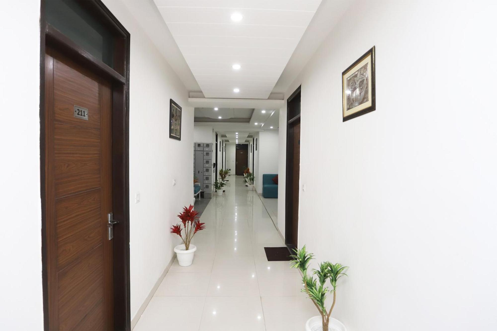 Super Capital O Levanti Near Aravali Biodiversity Park 구르가온 외부 사진