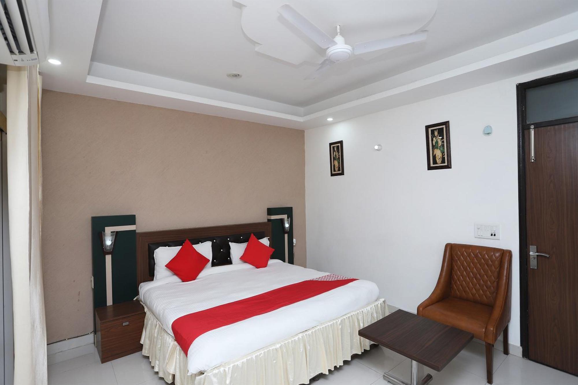 Super Capital O Levanti Near Aravali Biodiversity Park 구르가온 외부 사진